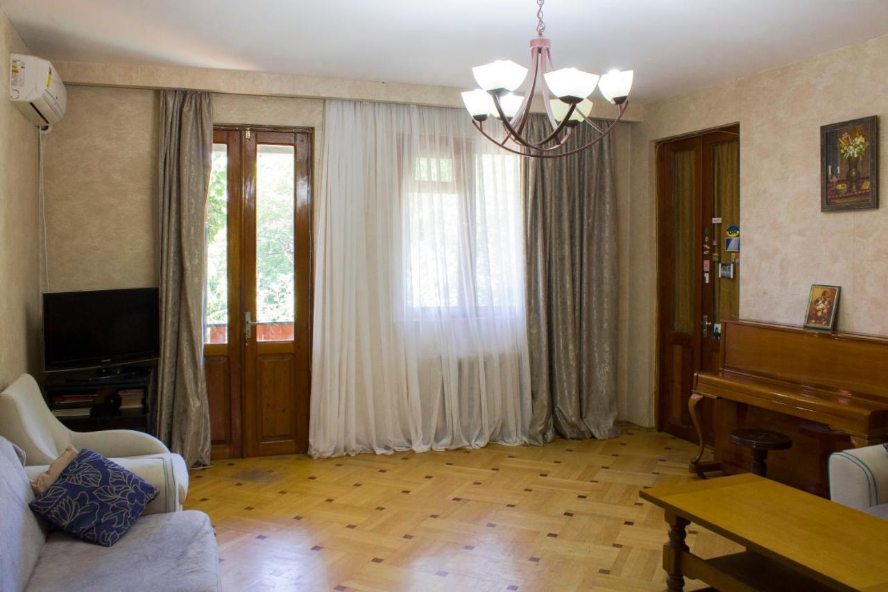 Nino'S Guest House Тбилиси Екстериор снимка