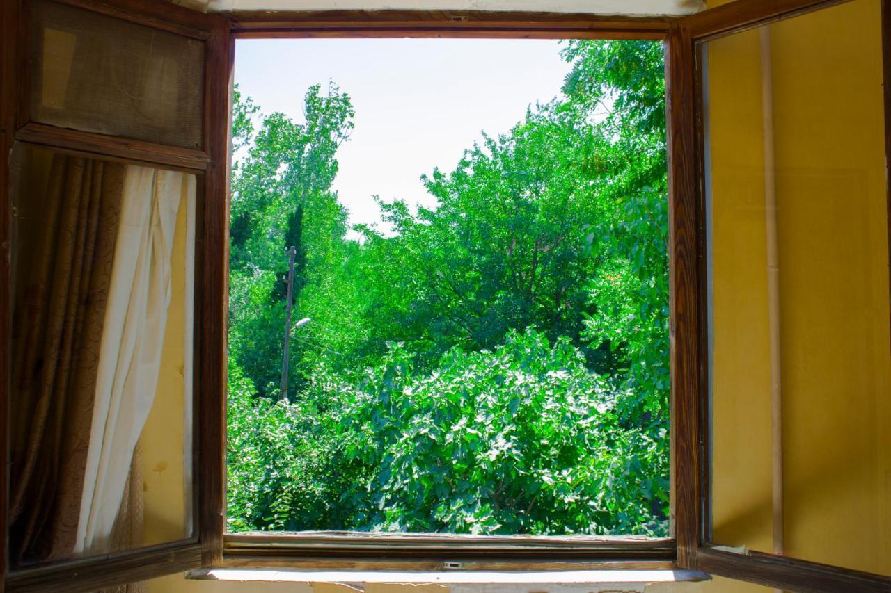 Nino'S Guest House Тбилиси Екстериор снимка